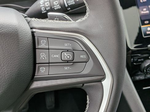 New 2025 Jeep Grand Cherokee Laredo w/ Luxury Tech Group I image 17