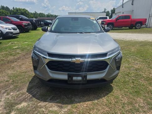 Used 2024 Chevrolet Trax LS w/ Driver Confidence Package FWD image 12