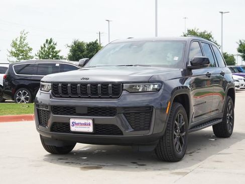 New 2026 Jeep Grand Cherokee Altitude AWD/4WD image 3