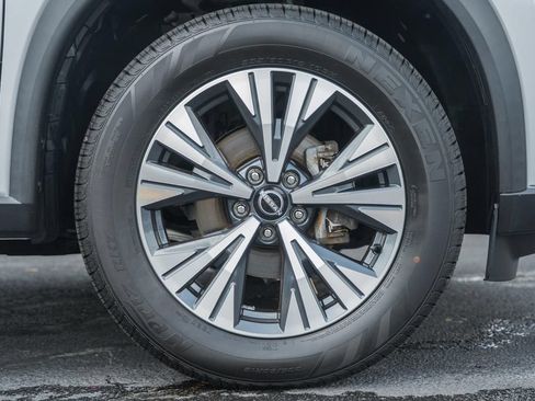 Used 2023 Nissan Rogue SV AWD/4WD image 15