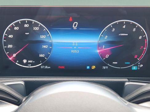 Used 2025 Mercedes-Benz GLB 250 image 9