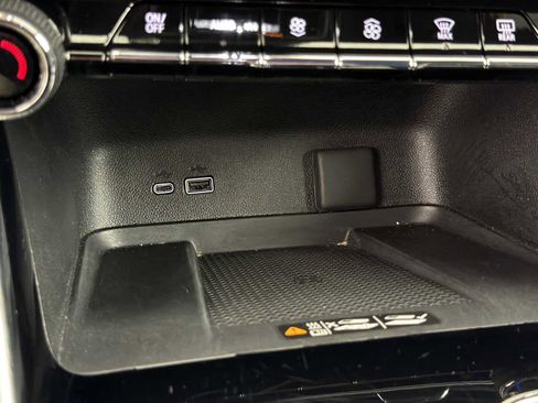 Certified 2024 Chevrolet Traverse LT FWD image 32