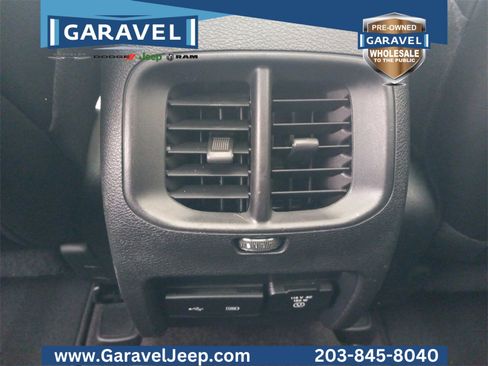 Used 2019 Jeep Cherokee Limited image 16