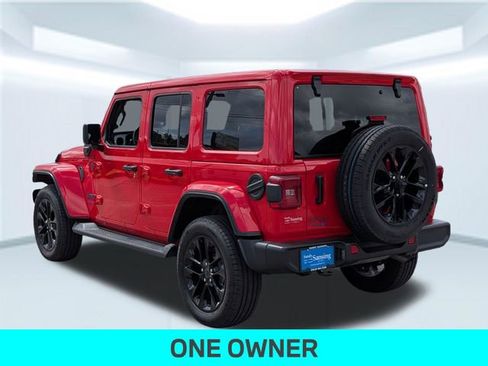 Used 2025 Jeep Wrangler Unlimited Sahara AWD/4WD image 3