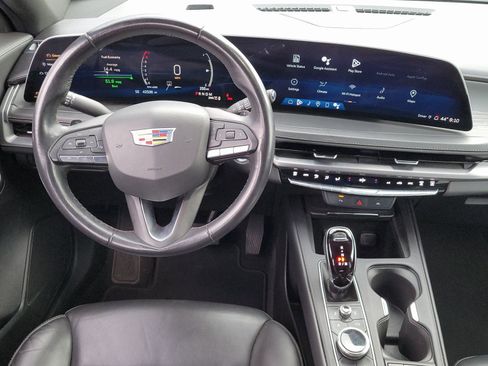 Used 2024 Cadillac XT4 Premium Luxury image 12