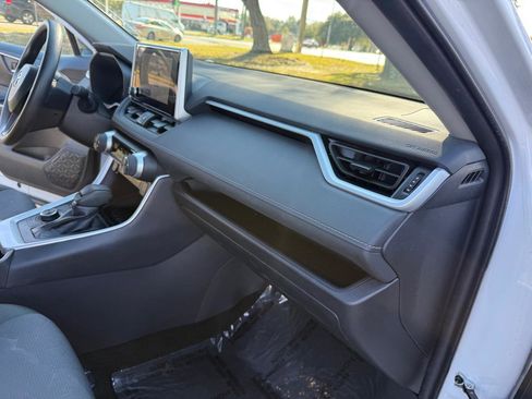 Used 2025 Toyota RAV4 XLE AWD/4WD image 23