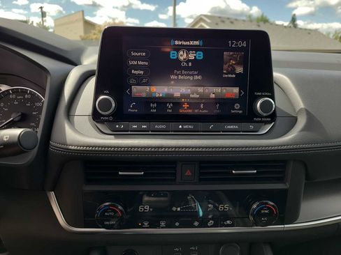 Used 2025 Nissan Rogue SV AWD/4WD image 24