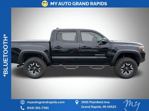 Used 2018 Toyota Tacoma TRD Off-Road AWD/4WD image 8