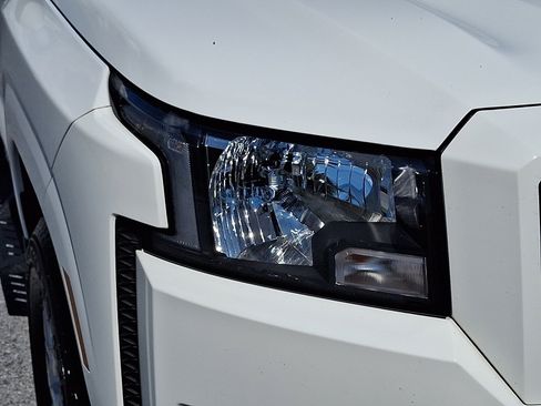 Certified 2024 Nissan Frontier SV w/ SV Convenience Package AWD/4WD image 10