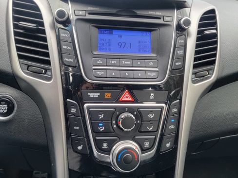 Used 2013 Hyundai Elantra GT w/ Touch & Go Pkg image 10