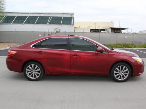 Used 2017 Toyota Camry XLE w/ Moonroof Package image 4
