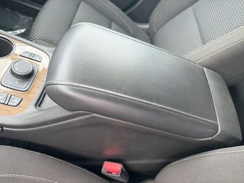 Used 2021 GMC Acadia SLE w/ Driver Convenience Package FWD image 23