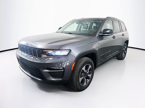 Used 2023 Jeep Grand Cherokee 4WD 4xe image 3