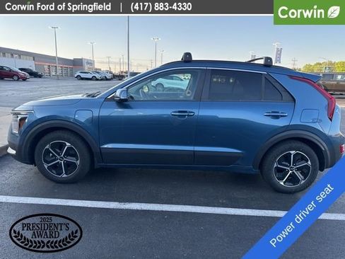 Used 2023 Kia Niro EX w/ EX Cold Weather Package FWD image 8
