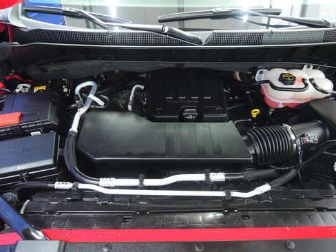 Used 2025 Chevrolet Silverado 1500 LT image 40