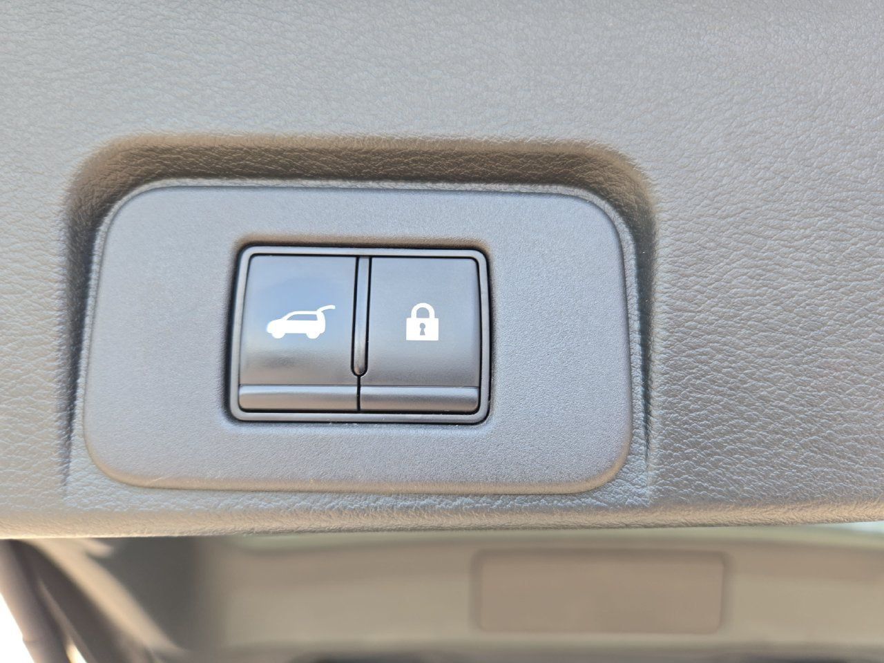 Used 2024 Nissan Rogue SV AWD/4WD image 13