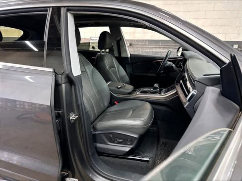 Used 2019 Audi Q8 Prestige w/ Adaptive Chassis Package AWD/4WD image 10