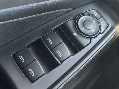 Used 2023 Chevrolet Traverse LT image 24