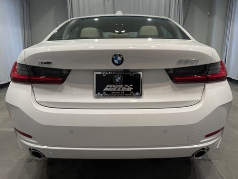 Used 2025 BMW 330i xDrive Sedan w/ Premium Package image 5