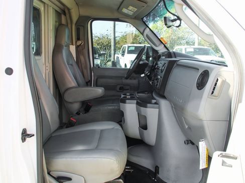 Used 2018 Ford E-350 and Econoline 350 Super Duty w/ Power Windows & Locks Group image 32