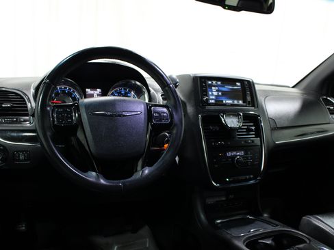 Used 2014 Chrysler Town & Country S FWD image 2