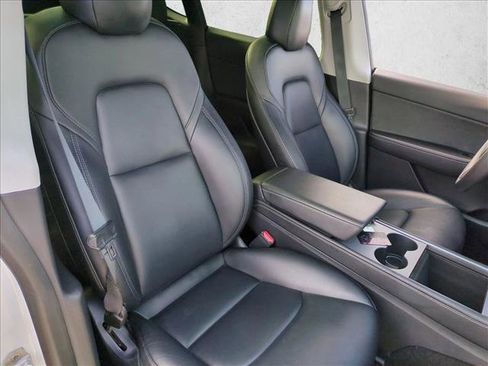 Used 2021 Tesla Model Y Long Range image 21