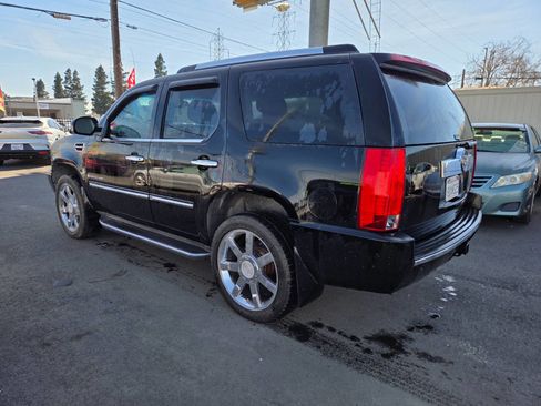 Used 2007 Cadillac Escalade AWD w/ Information Package image 2