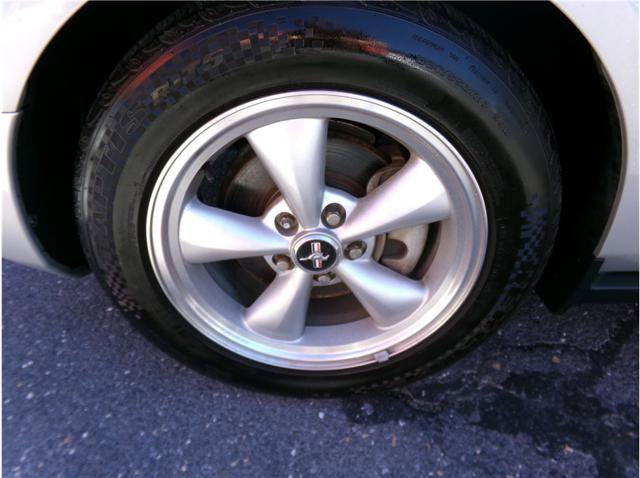 Used 2005 Ford Mustang Premium RWD image 11