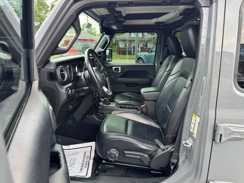 Used 2019 Jeep Wrangler Unlimited Sahara AWD/4WD image 10