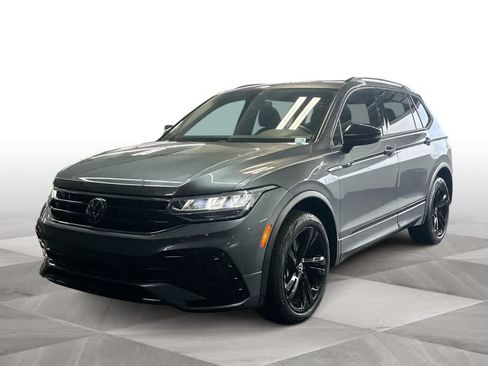 Certified 2024 Volkswagen Tiguan SE R-Line FWD image 4