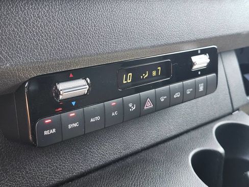 Used 2024 Mercedes-Benz Sprinter 2500 image 24