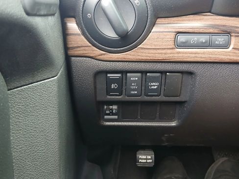 Used 2017 Nissan Titan SL RWD image 35