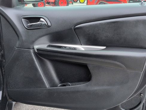 Used 2019 Dodge Journey SE FWD image 33
