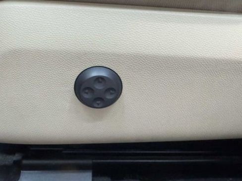 Used 2010 Mercedes-Benz E 350 Sedan image 21