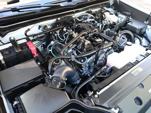 Used 2025 Toyota Tacoma SR5 AWD/4WD image 37