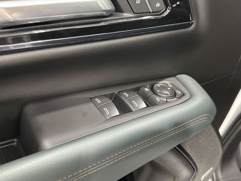 Used 2025 GMC Yukon AT4 w/ AT4 Premium Plus Package AWD/4WD image 19