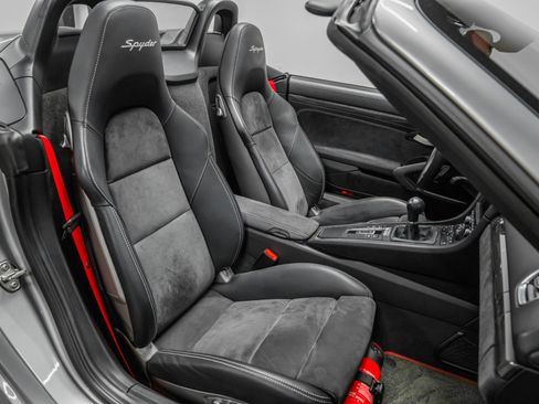 Used 2016 Porsche Boxster Spyder image 31