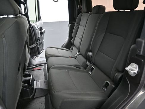 Used 2021 Jeep Gladiator Sport image 13