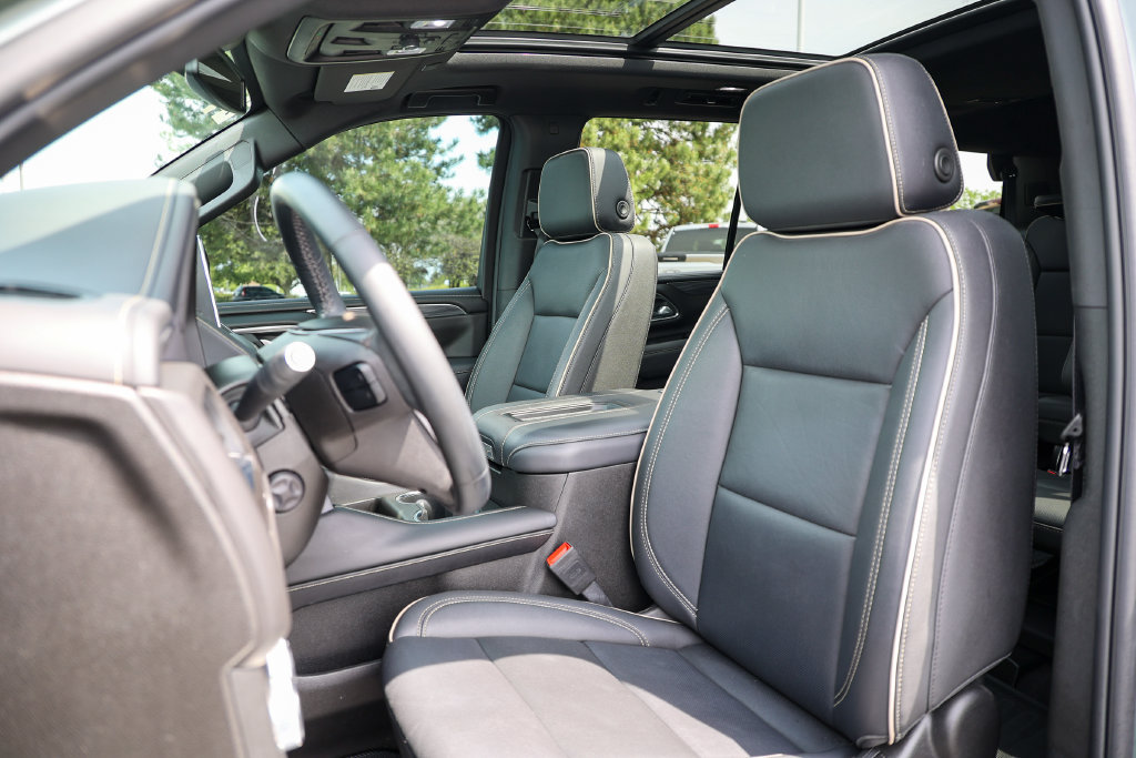 Used 2024 GMC Yukon SLT w/ SLT Luxury Package AWD/4WD image 40