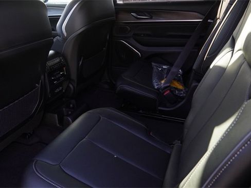 New 2025 Jeep Grand Cherokee L Overland w/ Luxury Tech Group IV image 12