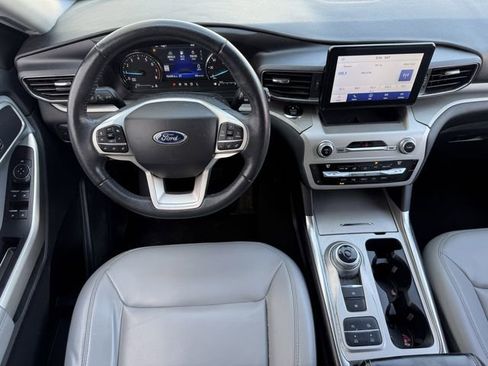 Used 2021 Ford Explorer XLT w/ Equipment Group 202A image 10