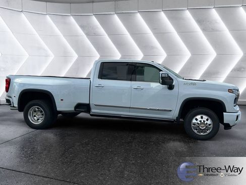 New 2026 Chevrolet Silverado 3500 High Country w/ High Country Premium Package AWD/4WD image 6