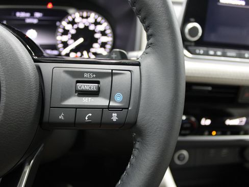 Used 2023 Nissan Rogue SL AWD/4WD image 39