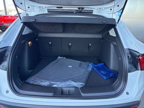 New 2026 Chevrolet Trax LT w/ Sunroof Package image 11