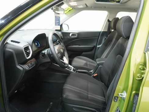 Certified 2023 Hyundai Venue SEL image 11