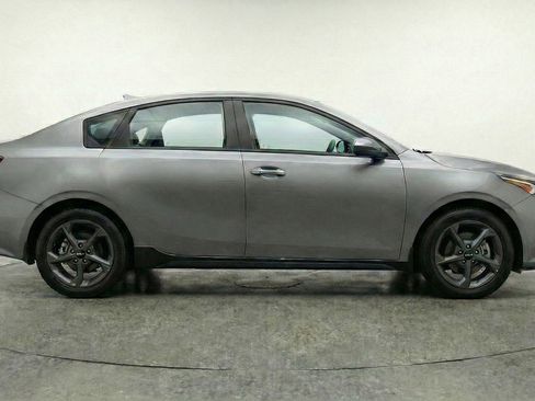 Used 2025 Kia K4 LXS image 11