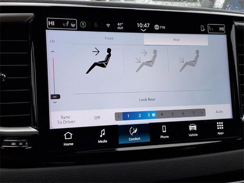 Used 2025 Chrysler Pacifica Select image 28