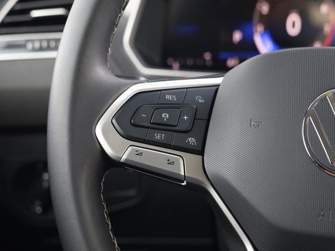 Used 2024 Volkswagen Tiguan SE image 13