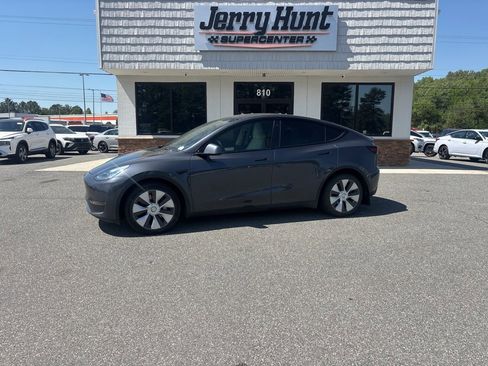 Used 2021 Tesla Model Y Long Range image 1