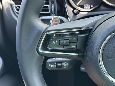 Certified 2026 Porsche Macan AWD/4WD image 23